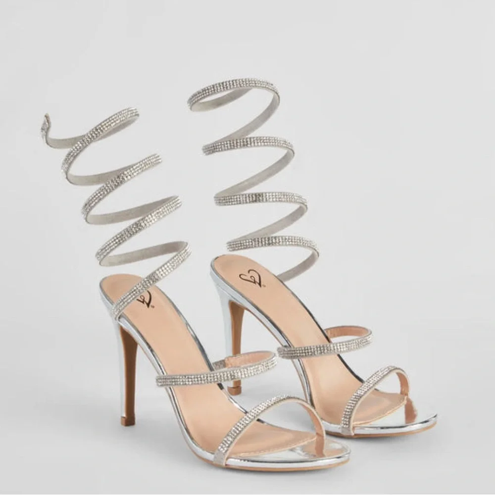 Beautiful heels - Picture 1 of 3